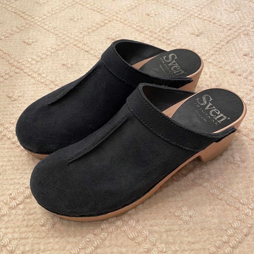 Navy Blue Suede Sven Clogs